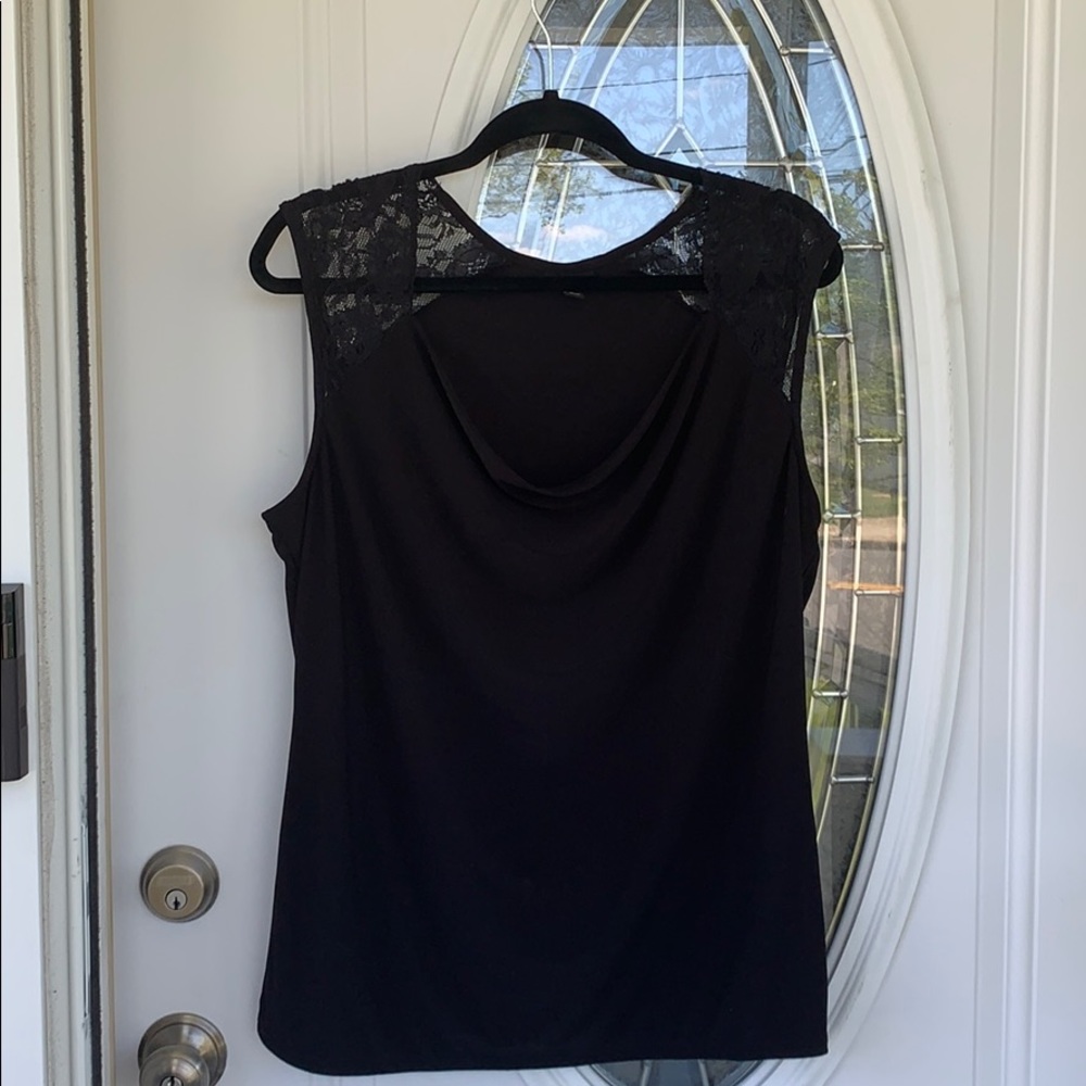Beautiful and flattering torrid top